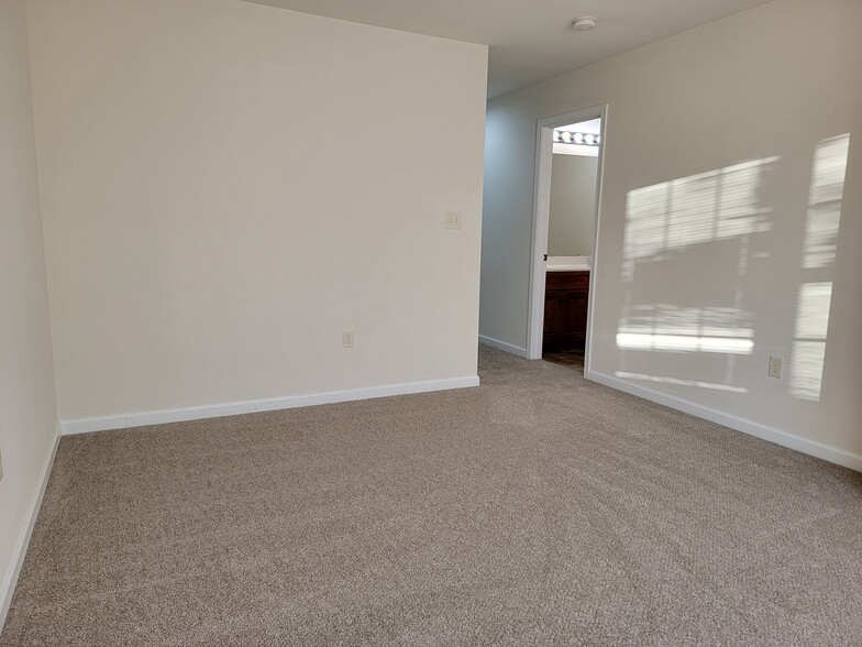 Building Photo - 302 Mount Olive Ln