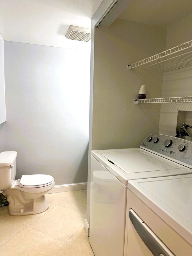 Building Photo - 303 Waterview Dr