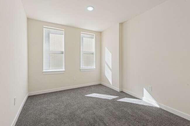 Building Photo - 1828 E Pacific St