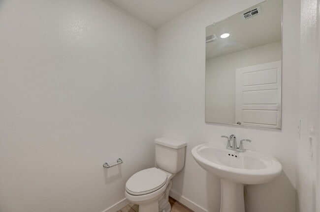 Building Photo - 10772 Paget Ct