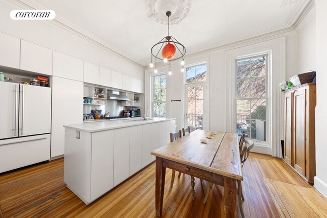 Building Photo - 69 St James Pl