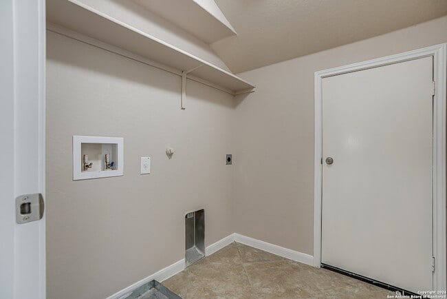 Building Photo - 2307 Clover Ridge