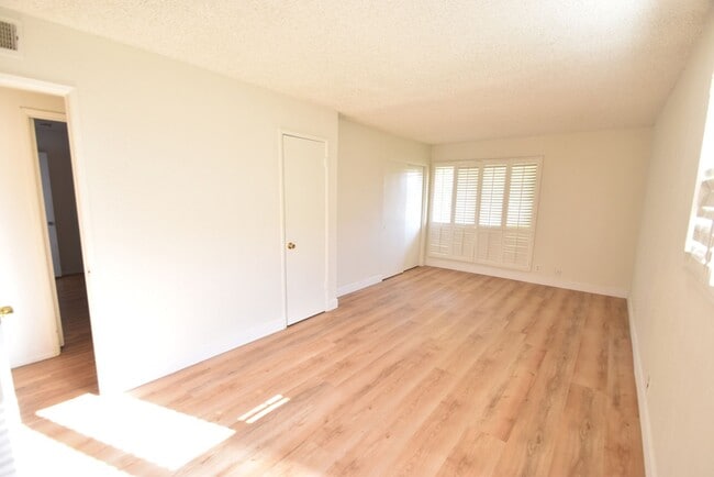 Building Photo - Fullerton Home w/Yard & Garage - 3 Bed/2 Bath