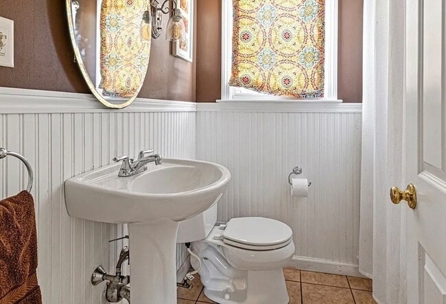 Building Photo - 14 Hoover Rd