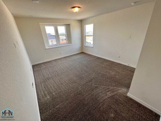 Building Photo - Beautiful 2-story 4 bed/2.5 bath home with...
