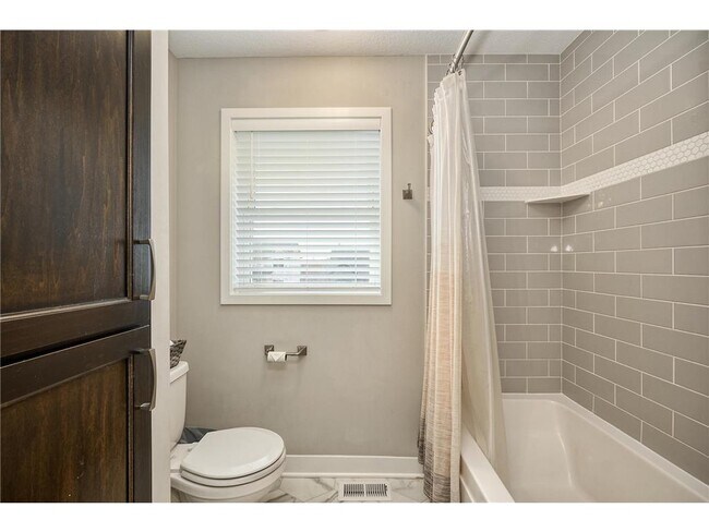 Building Photo - 429 Mario Dr