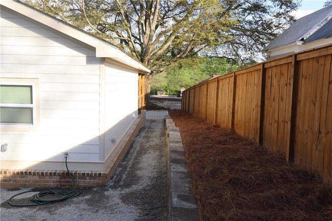 Building Photo - 5120 Railroad Ave