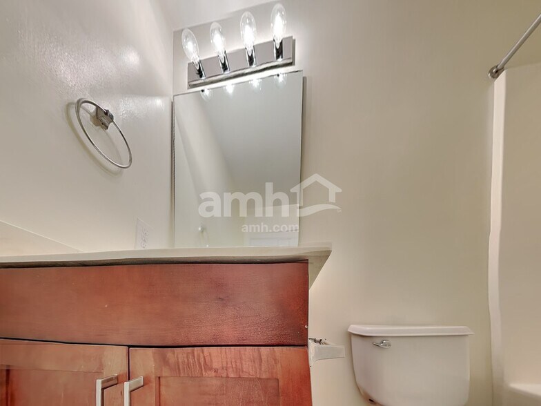 Building Photo - 103 Wolf Creek Ln