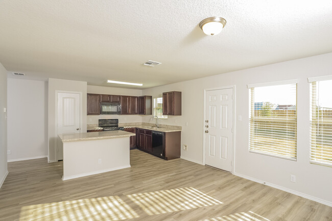 Building Photo - Somerset Trails - 3743 Somers Crest, San A...