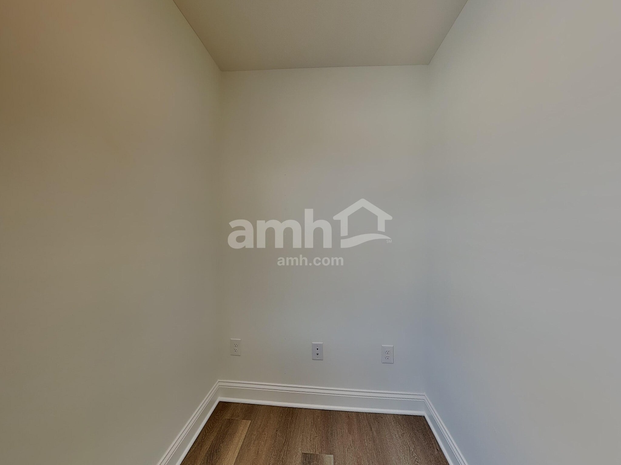 Building Photo - 9031 Henley Ave