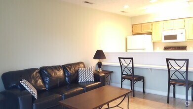 Building Photo - REDUCED! Fully Furnished 1 Bedroom Condo i...