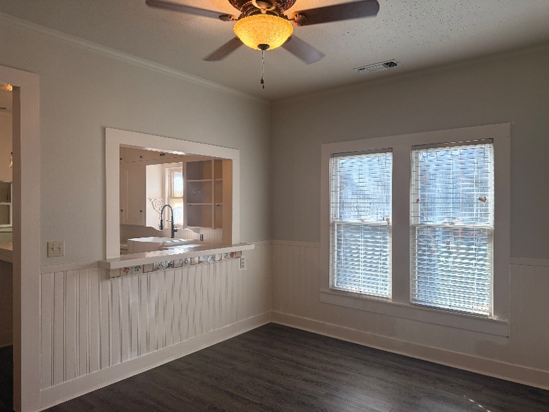 Building Photo - 306 W Wallace St