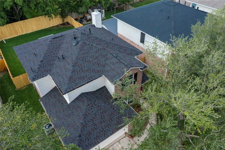 Building Photo - 13907 Bonnetbriar Ln