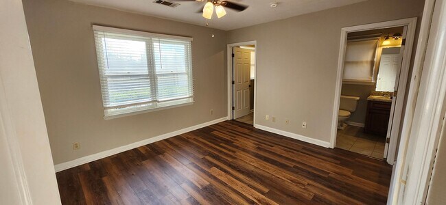 Building Photo - 4 bedroom home in North Columbus