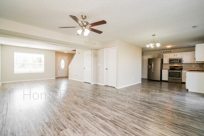 Building Photo - 5546 Bracken Dr