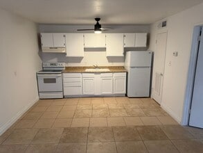 Building Photo - Affordable 1 Bedroom Condo in Central Las Vegas