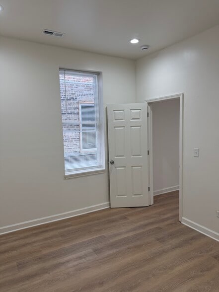 Building Photo - 3840 W Roosevelt Rd