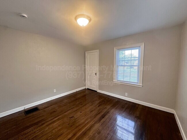 Building Photo - 2801 Kenmore Ave
