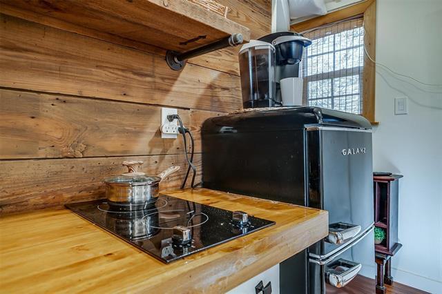 Building Photo - 1809 Whispering Oaks St