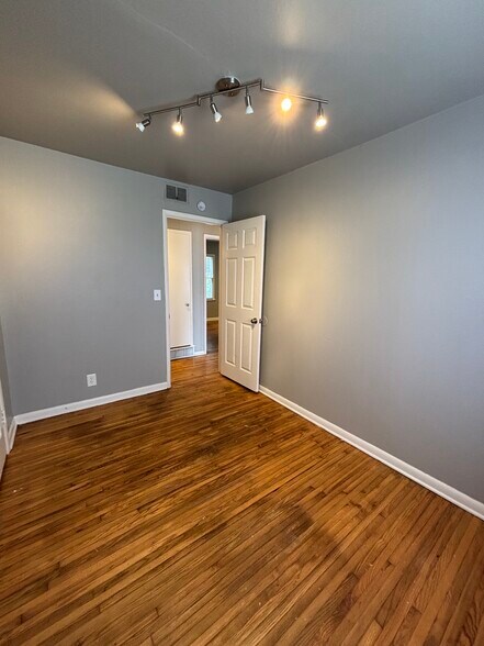 Building Photo - 549 E 47th Pl N