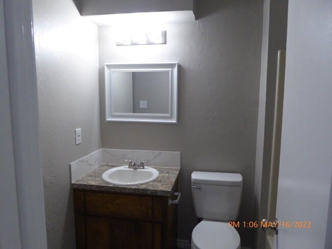 Building Photo - 4036 NW Ozmun Ave