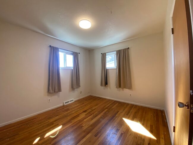 Building Photo - 989 Hobson St