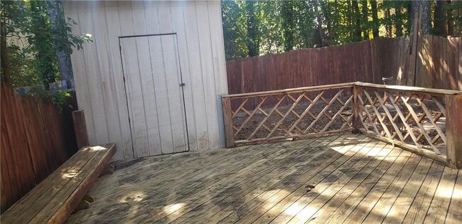 Building Photo - 760 Indian Lake Dr NW