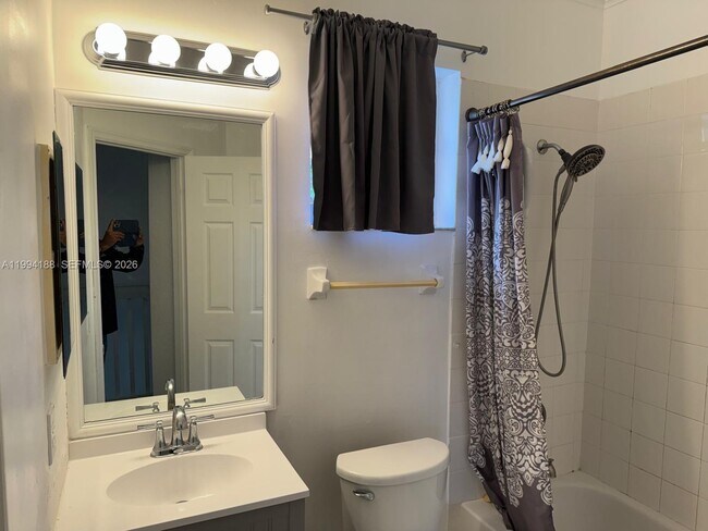 Building Photo - 650 NW 170th Terrace