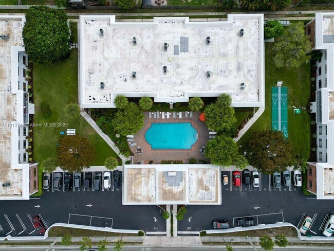 Building Photo - 400 S Cypress Rd