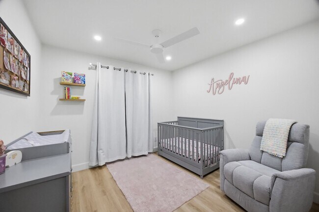 Building Photo - Pool Home