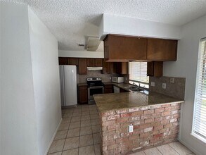 Building Photo - 22823 Deville Dr