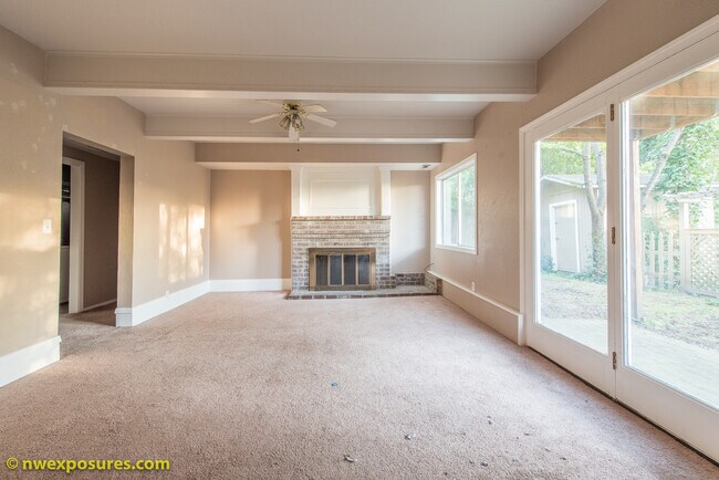 Building Photo - 12025 SW 64th Ave