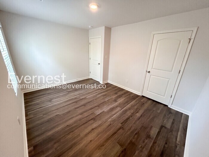 Building Photo - 209 Maple Spring Trl
