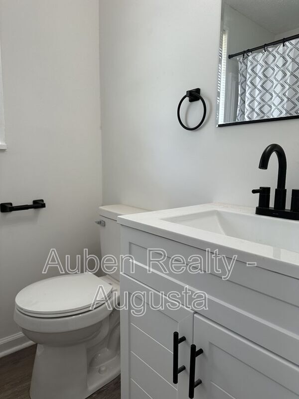 Building Photo - 469 Monetta St S E