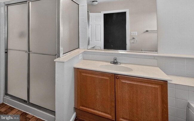 Building Photo - 2483 Lakeside Drive