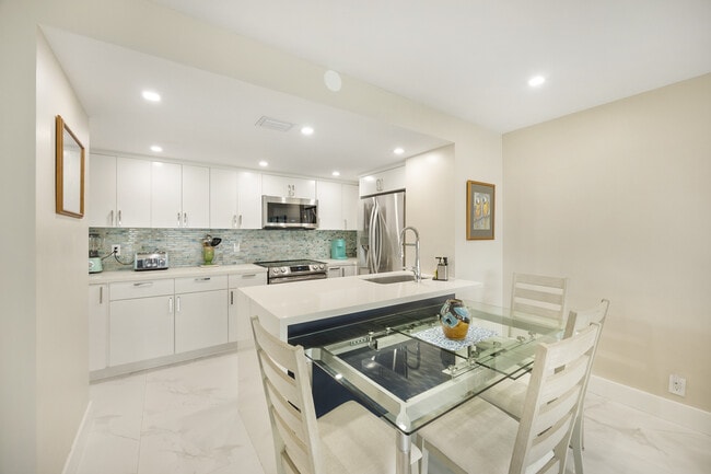 Building Photo - 2100 S Ocean Dr