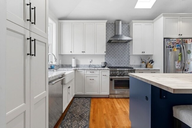 Building Photo - 859 Fellsway W