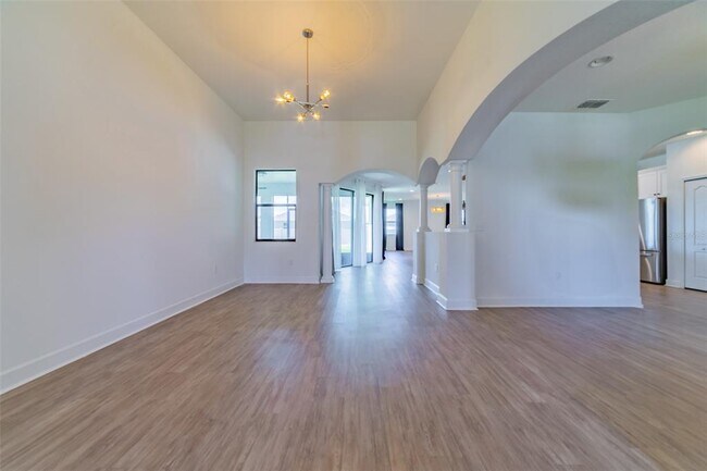 Building Photo - 570 Sanctuary Blvd