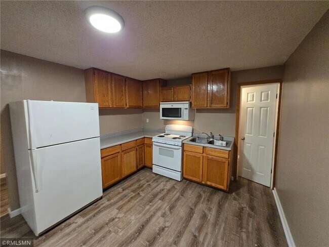 Building Photo - 614 S 19th Ave