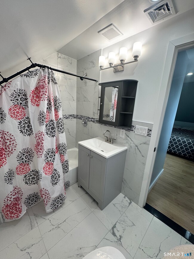 Building Photo - 417 Poplar St