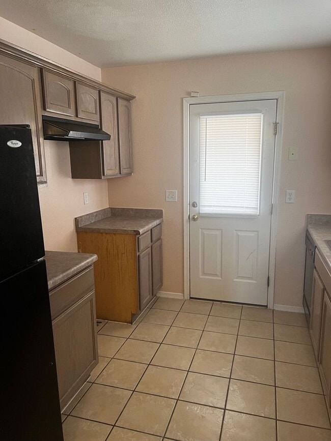 Building Photo - AMAZING EASTSIDE HOME