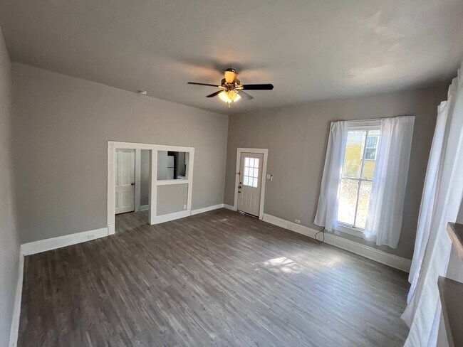 Building Photo - Gorgeous Studio Near The Pearl!