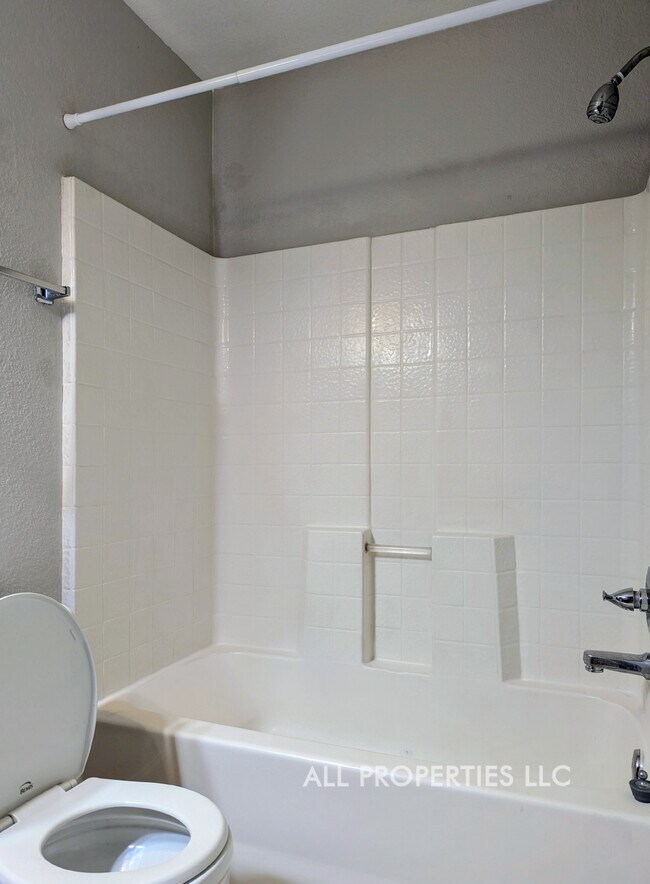 Building Photo - 1617 W 39th Ave