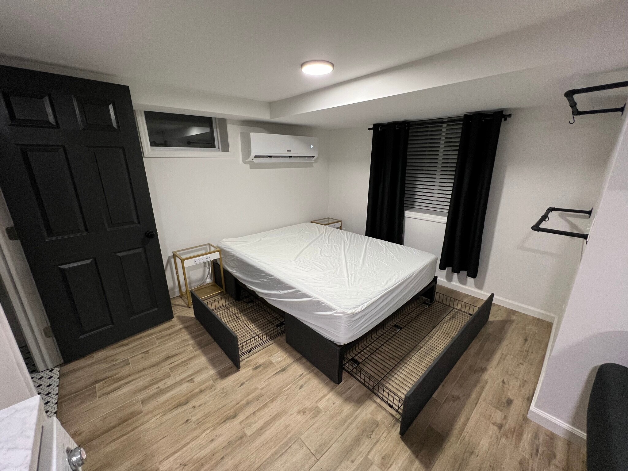 Queen bed with storage drawers - 116 Cumberland Ct