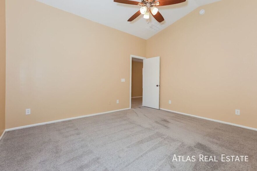 Building Photo - 206 W Brangus Way