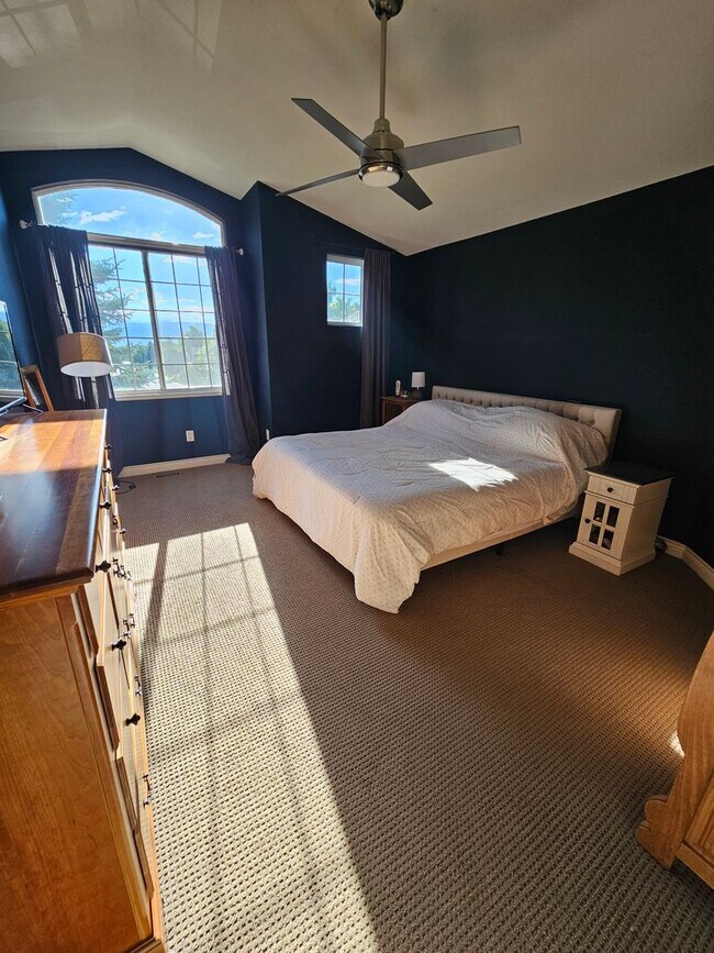 Building Photo - $500 Move in incentive! Gorgeous 4 bedroom Boulder home!  Available Now!