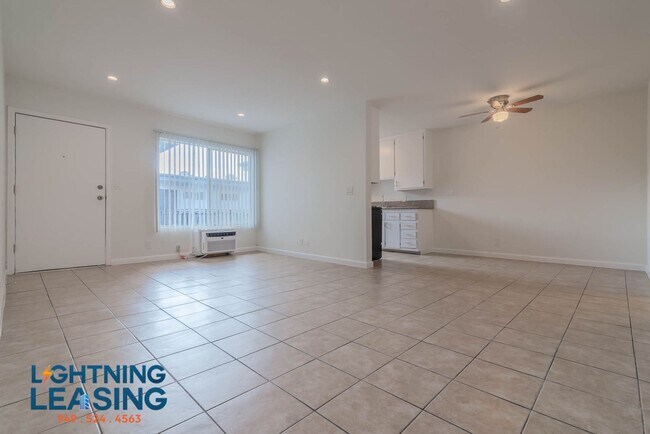 Building Photo - 11621 Sylvan St