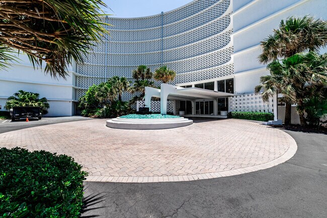 Building Photo - 2780 S Ocean Blvd