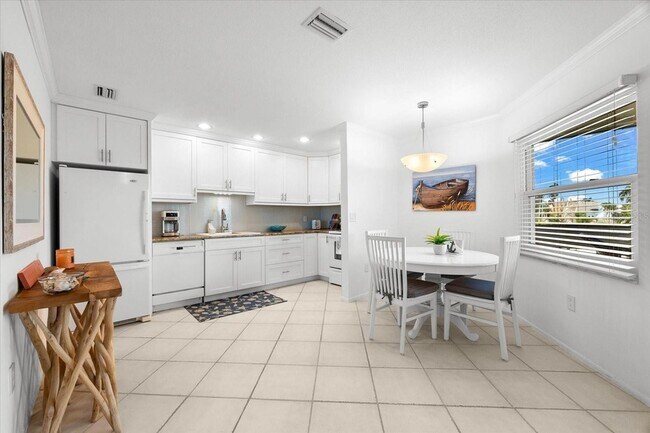 Building Photo - 6708 Sarasea Cir