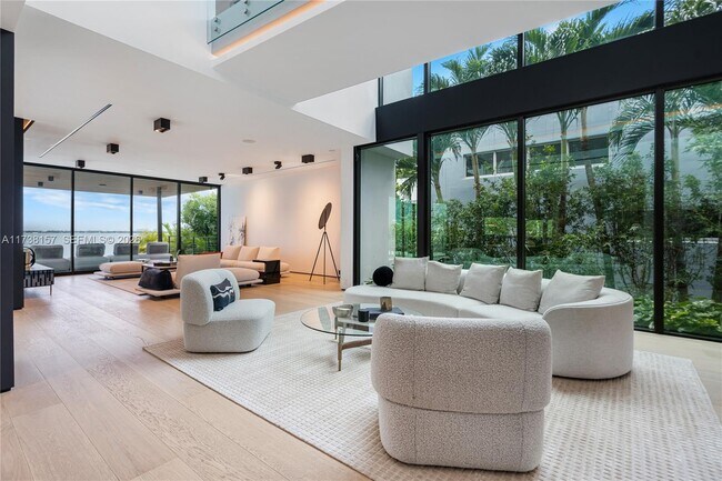 Building Photo - 1369 N Venetian Way